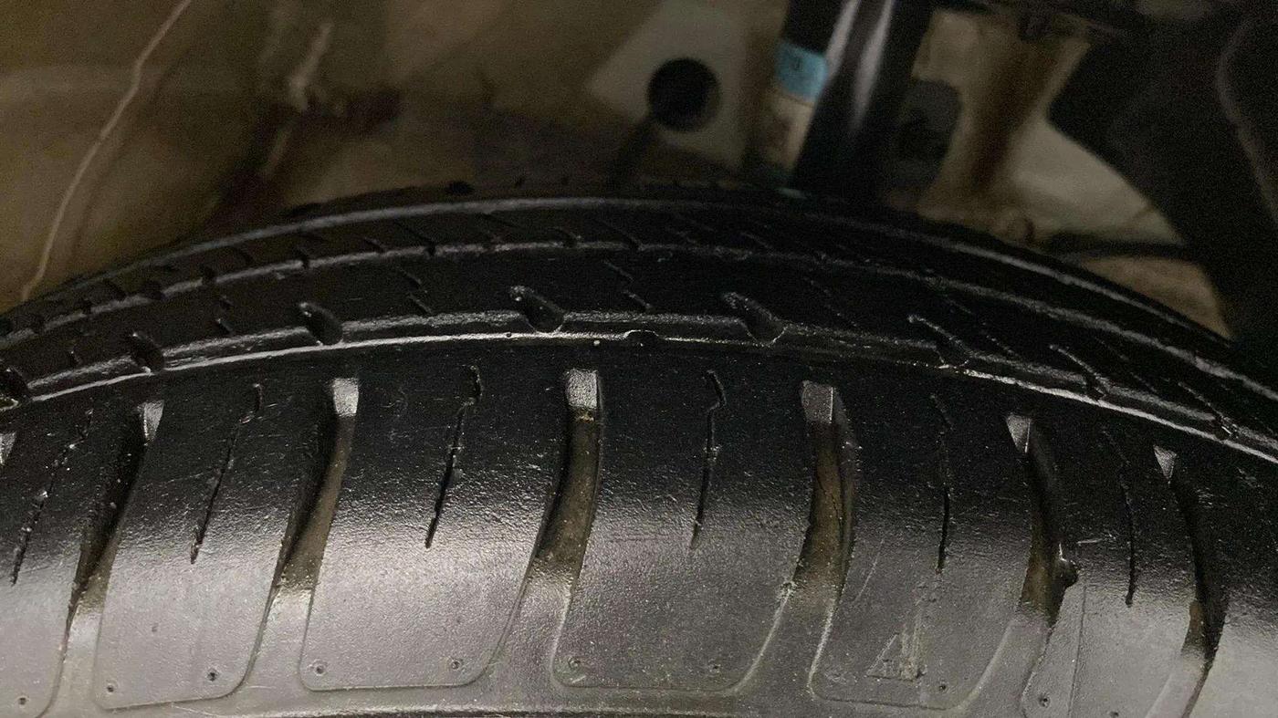 2022 Maruti Swift VXI, Petrol, Manual, 12,833 km, Right Front Tyre Tread