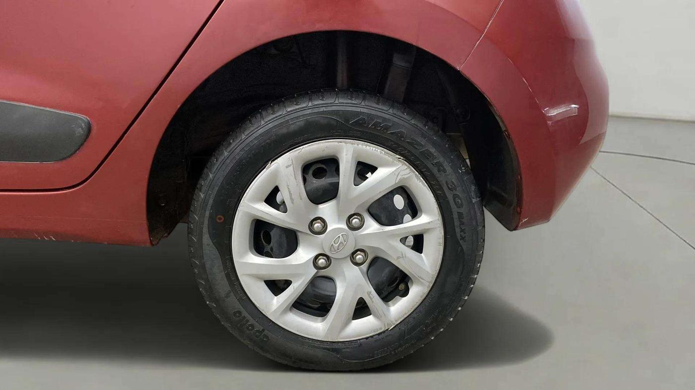 2017 Hyundai Grand i10 MAGNA AT 1.2 KAPPA VTVT, Petrol, Automatic, 41,624 km, Left Rear Wheel