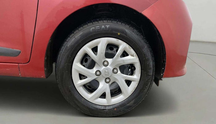 2017 Hyundai Grand i10 MAGNA AT 1.2 KAPPA VTVT, Petrol, Automatic, 41,605 km, Right Front Wheel