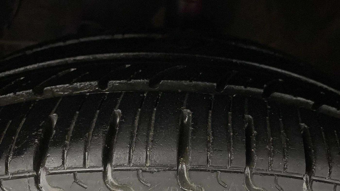 2017 Hyundai Grand i10 MAGNA AT 1.2 KAPPA VTVT, Petrol, Automatic, 41,624 km, Left Front Tyre Tread