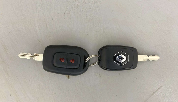 2018 Renault Duster 110 PS RXS 4X2 AMT DIESEL, Diesel, Automatic, 56,700 km, Key Close Up
