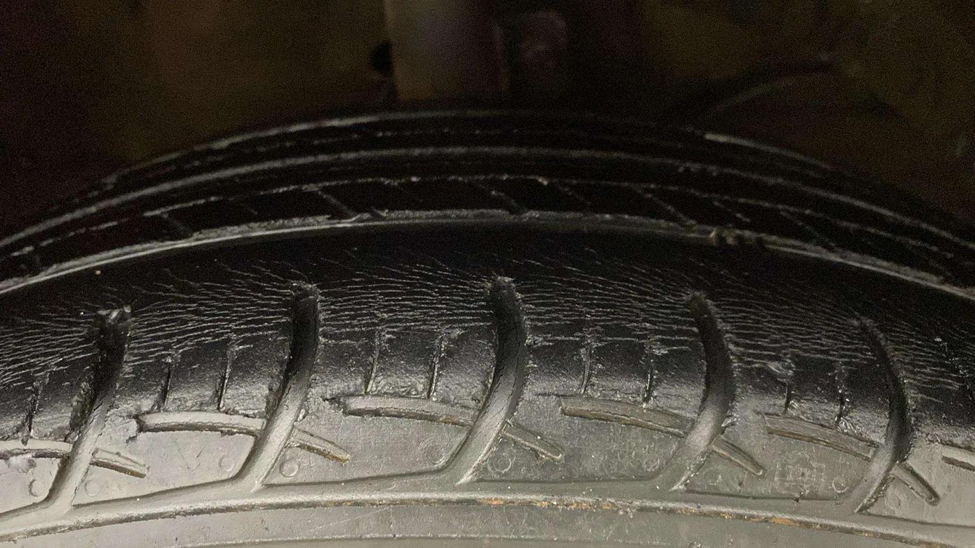 2018 Maruti Baleno DELTA PETROL 1.2, Petrol, Manual, 50,996 km, Right Front Tyre Tread