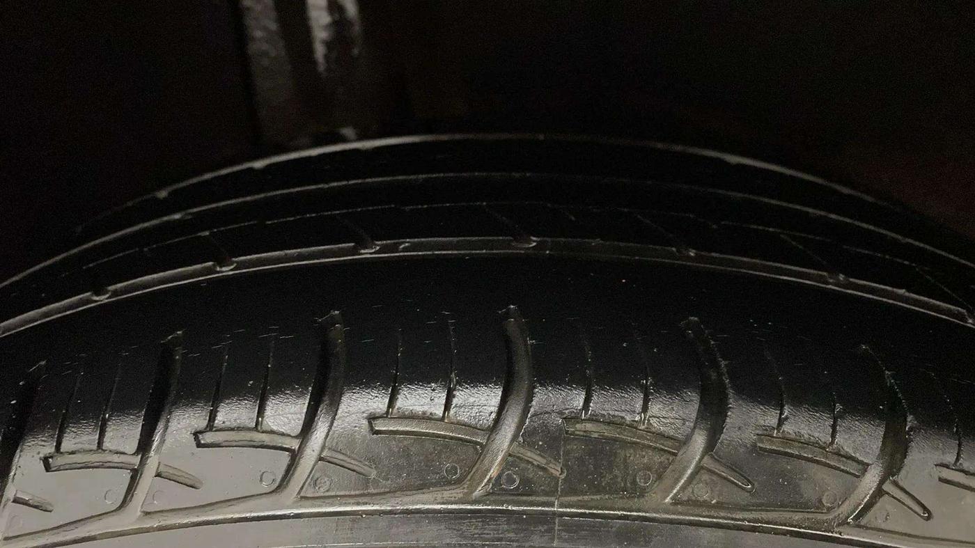 2018 Maruti Baleno DELTA PETROL 1.2, Petrol, Manual, 50,996 km, Right Rear Tyre Tread