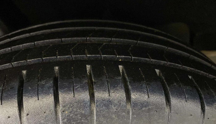 2018 Maruti Baleno ZETA CVT PETROL 1.2, Petrol, Automatic, 31,904 km, Right Rear Tyre Tread