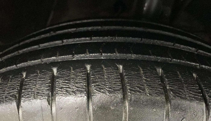 2018 Maruti Baleno ZETA CVT PETROL 1.2, Petrol, Automatic, 31,904 km, Right Front Tyre Tread