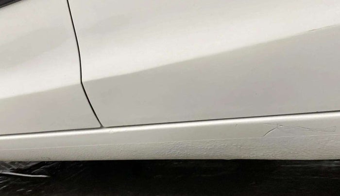 2013 Maruti Ertiga VXI, Petrol, Manual, 37,702 km, Left running board - Slightly dented