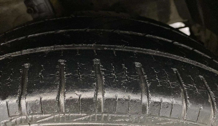 2013 Maruti Ertiga VXI, Petrol, Manual, 37,702 km, Right Front Tyre Tread