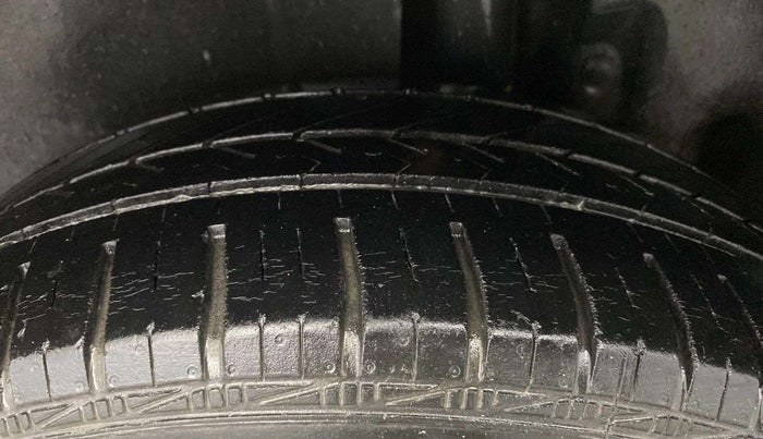 2013 Maruti Ertiga VXI, Petrol, Manual, 37,702 km, Left Rear Tyre Tread