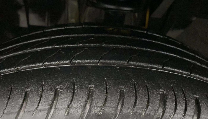 2022 Nissan MAGNITE XV MT, Petrol, Manual, 21,342 km, Left Front Tyre Tread