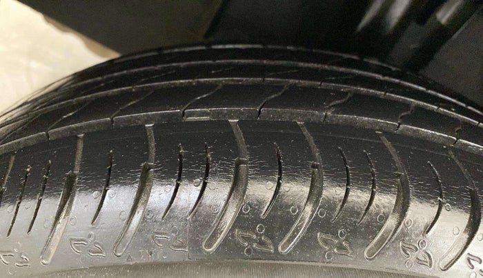 2022 Nissan MAGNITE XV MT, Petrol, Manual, 21,342 km, Right Rear Tyre Tread