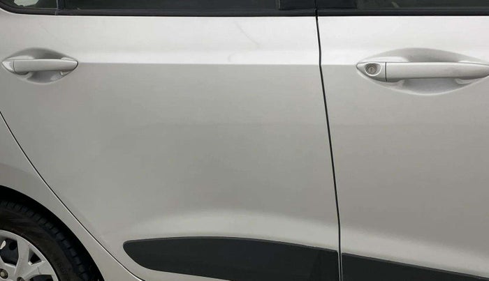 2016 Hyundai Grand i10 SPORTZ 1.1 CRDI, Diesel, Manual, 64,333 km, Right rear door - Minor scratches