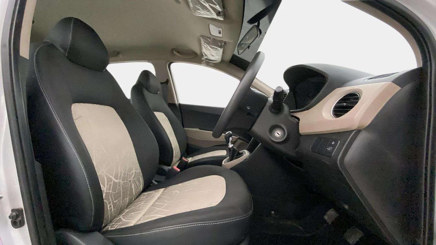 2016 Hyundai Grand i10 SPORTZ 1.1 CRDI, Diesel, Manual, 64,416 km, Right Side Front Door Cabin