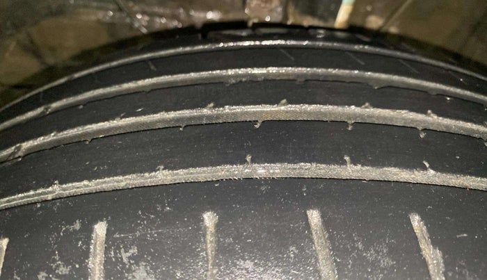 2020 Toyota Glanza V CVT, Petrol, Automatic, 55,302 km, Left Front Tyre Tread
