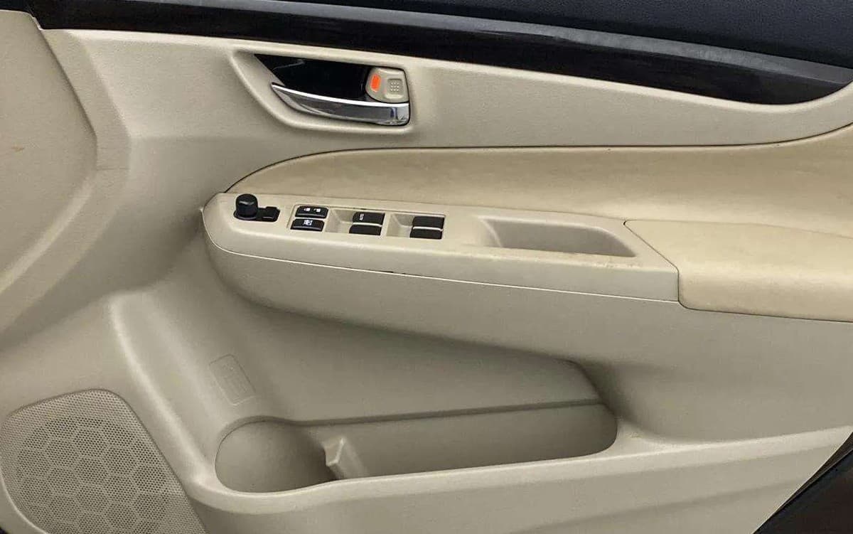 2015 Maruti Ciaz ZXI, Petrol, Manual, 95,422 km, Driver Side Door Panels Control