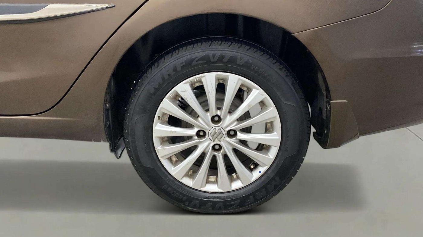 2015 Maruti Ciaz ZXI, Petrol, Manual, 95,422 km, Left Rear Wheel