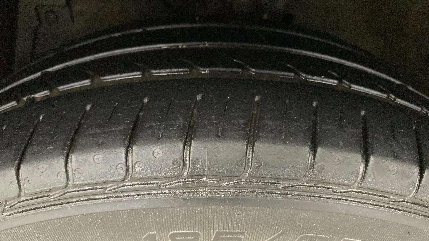 2015 Maruti Ciaz ZXI, Petrol, Manual, 95,422 km, Left Front Tyre Tread