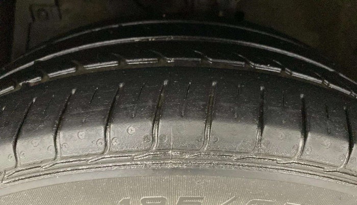 2015 Maruti Ciaz ZXI, Petrol, Manual, 95,339 km, Left Front Tyre Tread