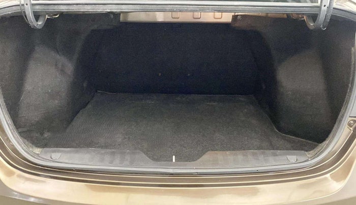 2015 Maruti Ciaz ZXI, Petrol, Manual, 95,339 km, Boot Inside