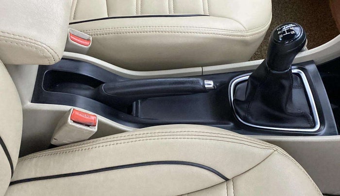 2015 Maruti Ciaz ZXI, Petrol, Manual, 95,339 km, Gear Lever