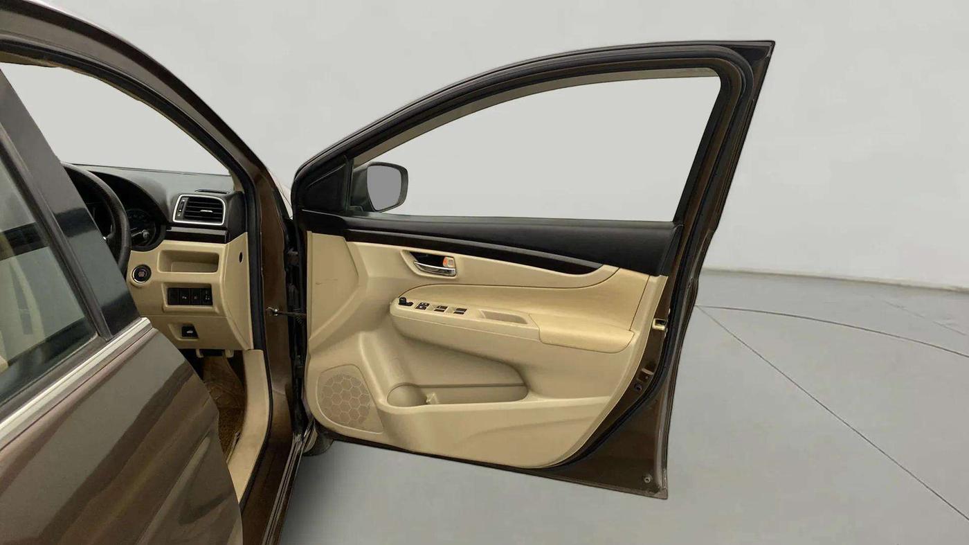 2015 Maruti Ciaz ZXI, Petrol, Manual, 95,422 km, RHS Front Door