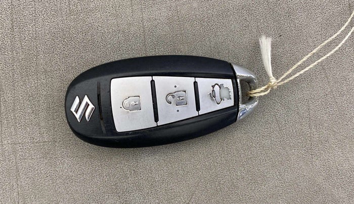 2015 Maruti Ciaz ZXI, Petrol, Manual, 95,339 km, Key Close Up
