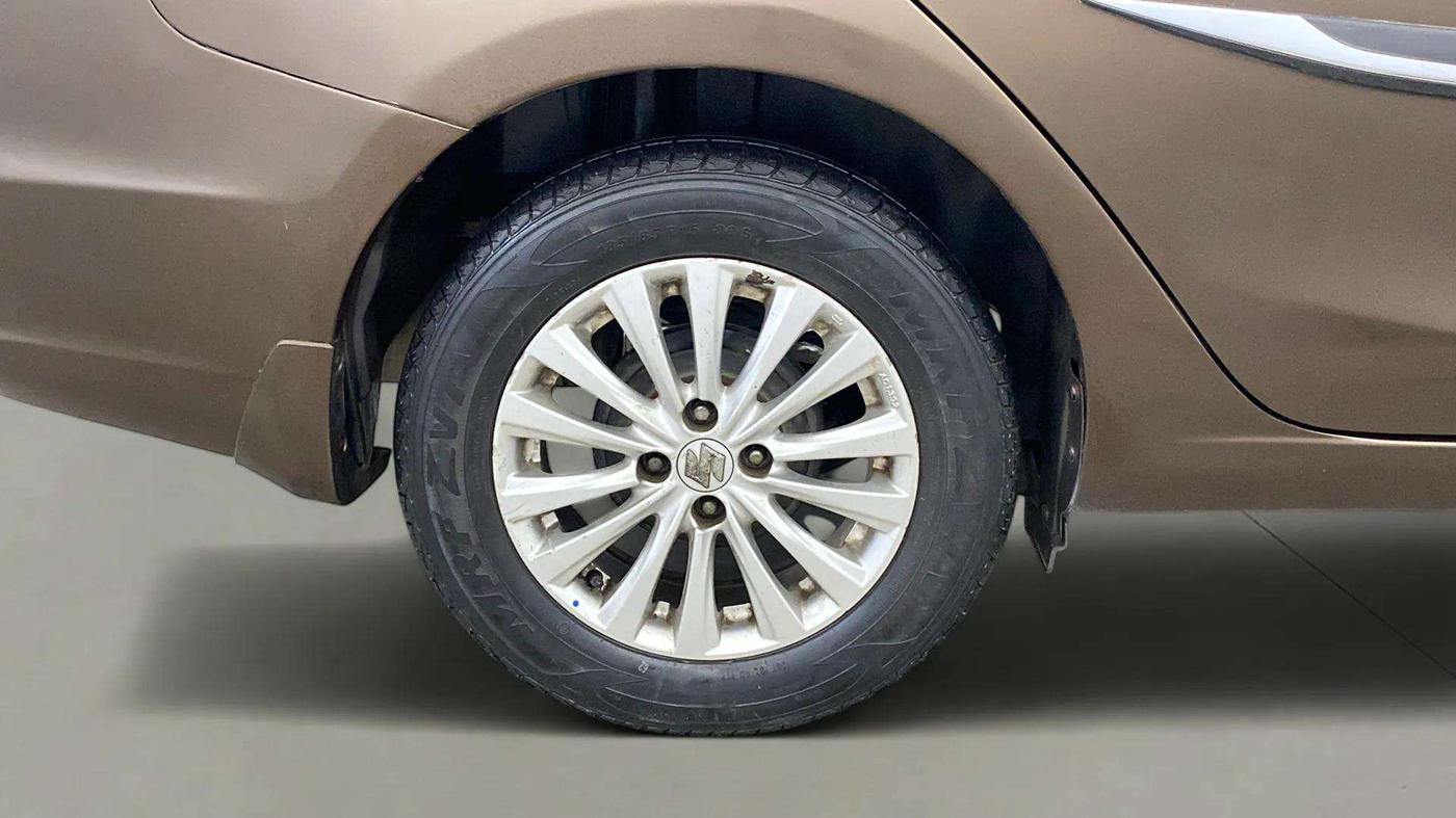 2015 Maruti Ciaz ZXI, Petrol, Manual, 95,422 km, Right Rear Wheel