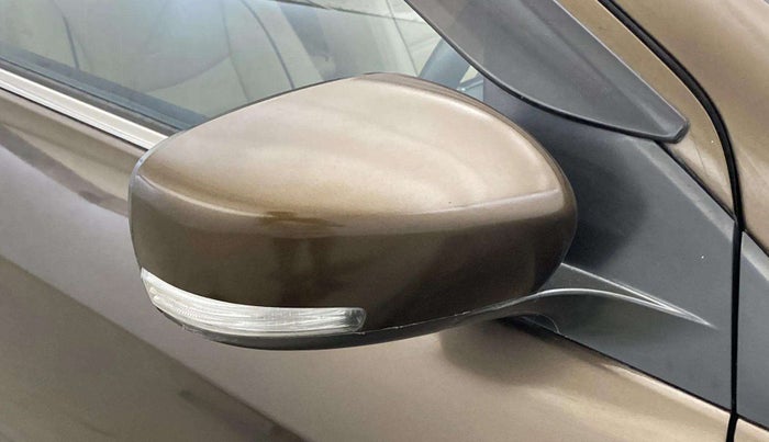 2015 Maruti Ciaz ZXI, Petrol, Manual, 95,339 km, Right rear-view mirror - Cover has minor damage