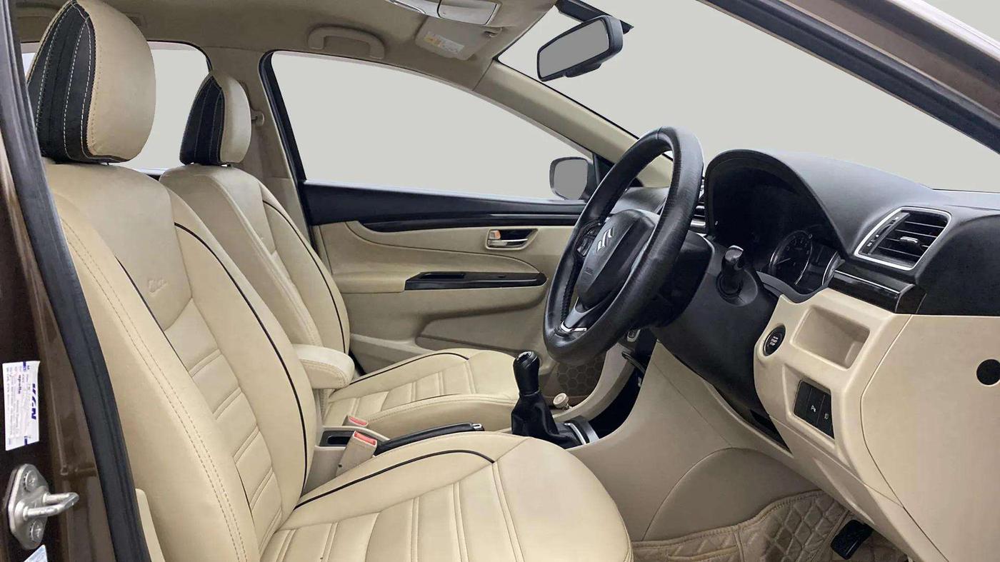 2015 Maruti Ciaz ZXI, Petrol, Manual, 95,422 km, Right Side Front Door Cabin