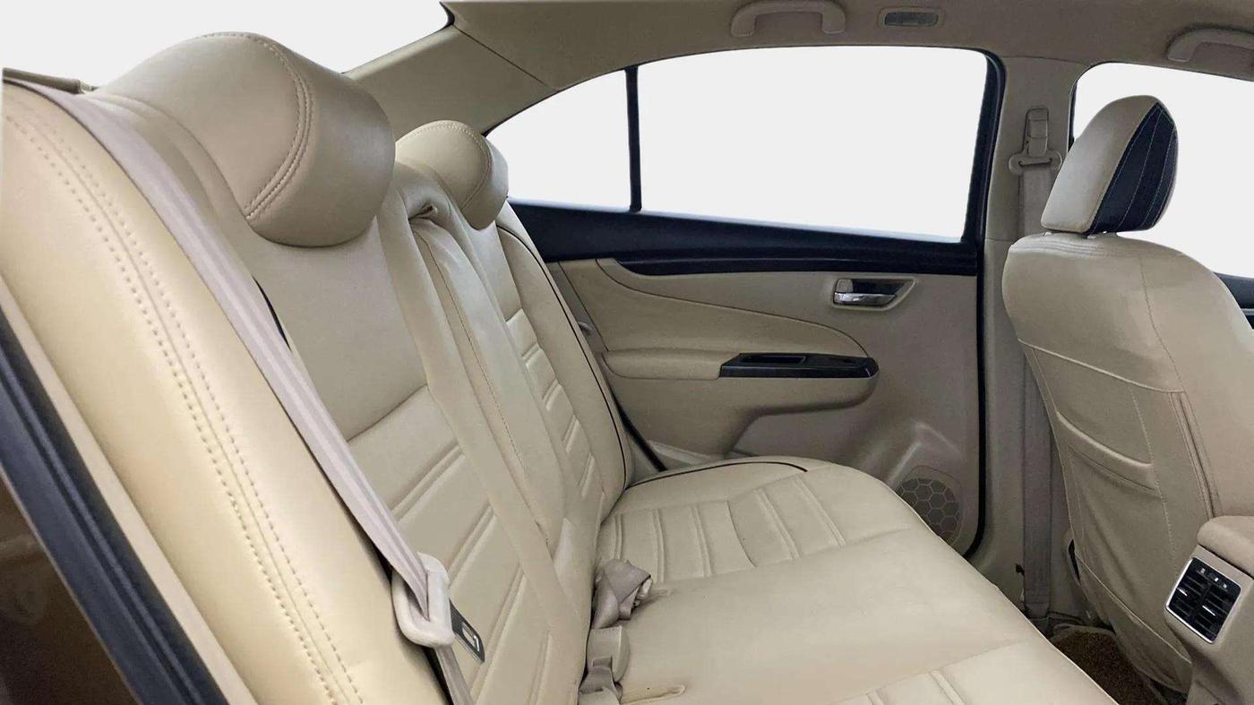 2015 Maruti Ciaz ZXI, Petrol, Manual, 95,422 km, Right Side Rear Door Cabin