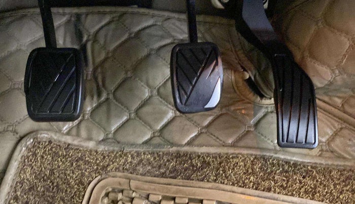 2015 Maruti Ciaz ZXI, Petrol, Manual, 95,339 km, Pedals