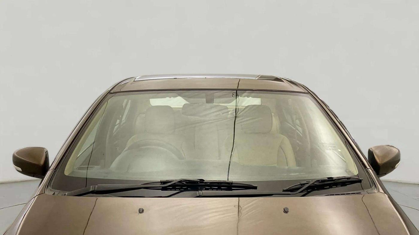 2015 Maruti Ciaz ZXI, Petrol, Manual, 95,422 km, Front Windshield