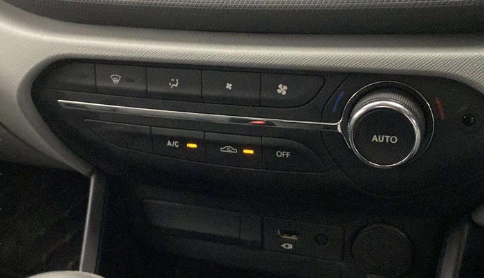 2020 Tata ALTROZ XT PETROL, Petrol, Manual, 16,706 km, AC Unit - Directional switch has minor damage