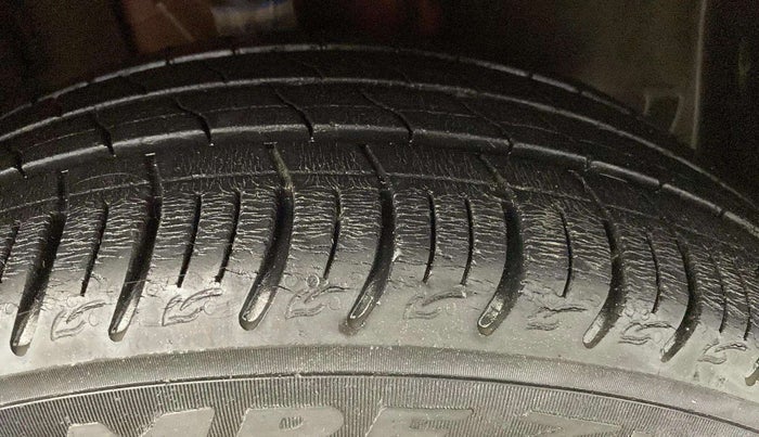 2020 Tata ALTROZ XT PETROL, Petrol, Manual, 16,706 km, Right Front Tyre Tread