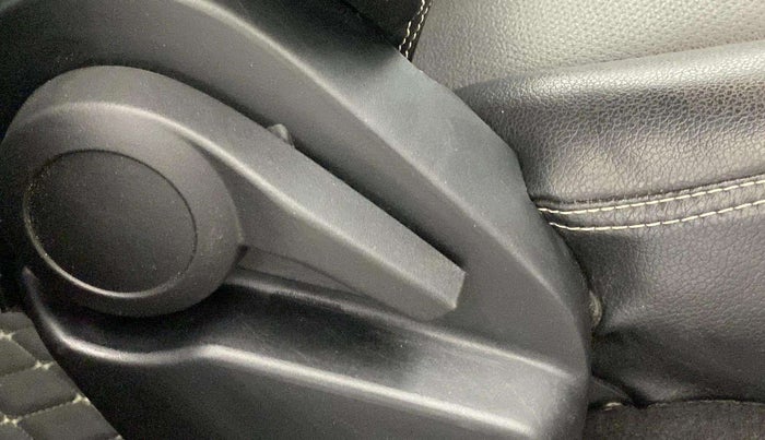 2020 Tata ALTROZ XT PETROL, Petrol, Manual, 16,706 km, Driver Side Adjustment Panel