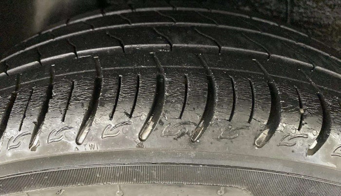 2020 Tata ALTROZ XT PETROL, Petrol, Manual, 16,706 km, Right Rear Tyre Tread