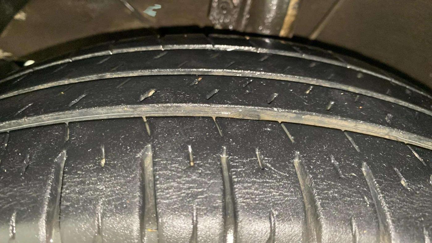 2021 Maruti XL6 ZETA AT, Petrol, Automatic, 49,957 km, Left Front Tyre Tread