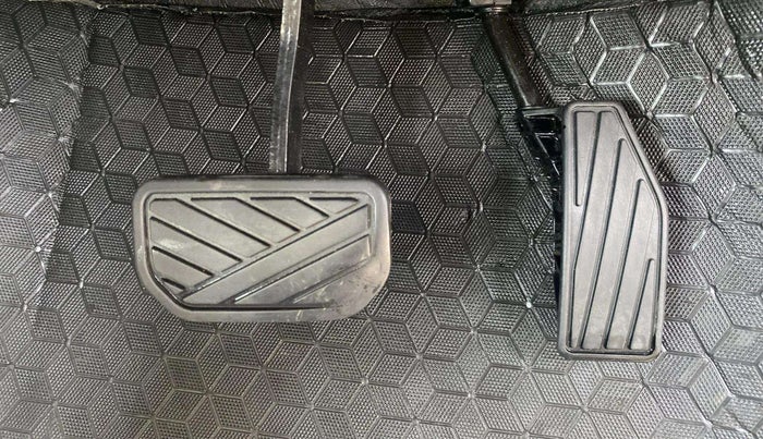 2021 Maruti XL6 ZETA AT, Petrol, Automatic, 49,957 km, Pedals
