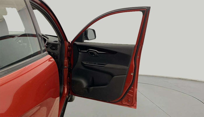 2018 Mahindra KUV 100 NXT K8 P 6 STR, CNG, Manual, 19,907 km, RHS Front Door