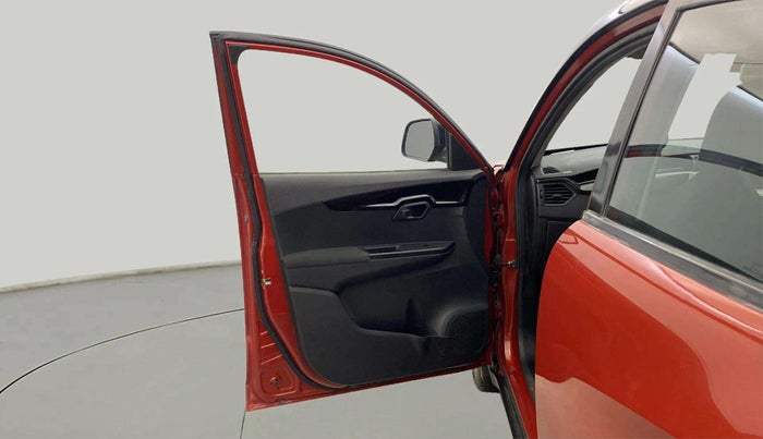 2018 Mahindra KUV 100 NXT K8 P 6 STR, CNG, Manual, 19,907 km, LHS Front Door