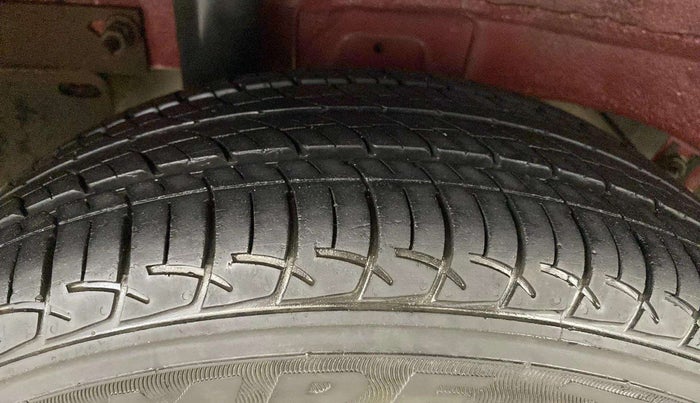 2018 Mahindra KUV 100 NXT K8 P 6 STR, CNG, Manual, 19,907 km, Right Rear Tyre Tread