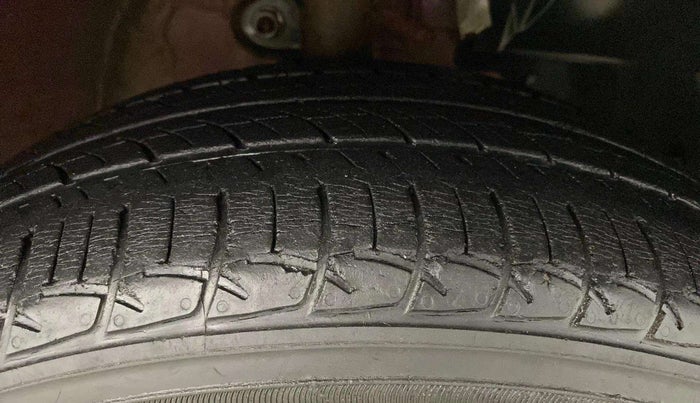 2018 Mahindra KUV 100 NXT K8 P 6 STR, CNG, Manual, 19,907 km, Right Front Tyre Tread