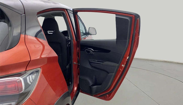 2018 Mahindra KUV 100 NXT K8 P 6 STR, CNG, Manual, 19,907 km, RHS Rear Door