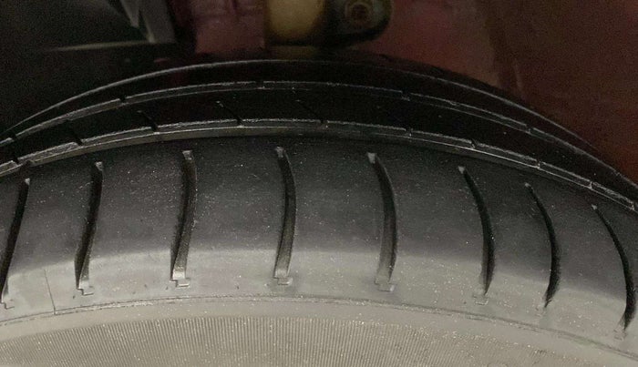 2018 Mahindra KUV 100 NXT K8 P 6 STR, CNG, Manual, 19,907 km, Left Front Tyre Tread