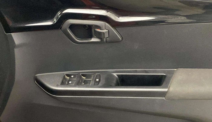 2018 Mahindra KUV 100 NXT K8 P 6 STR, CNG, Manual, 19,907 km, Right front window switch / handle - Child Switch not working for windows