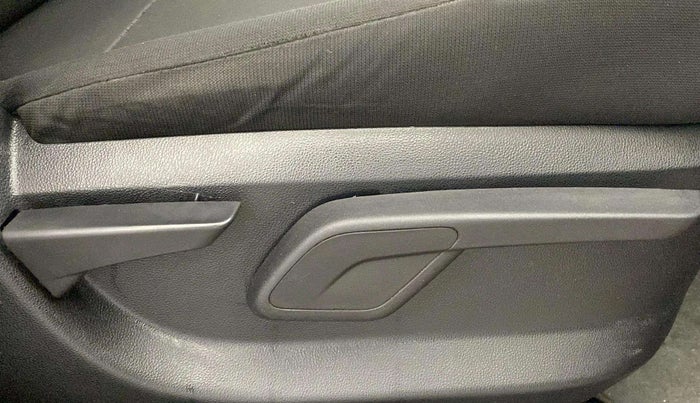 2018 Mahindra KUV 100 NXT K8 P 6 STR, CNG, Manual, 19,907 km, Driver Side Adjustment Panel