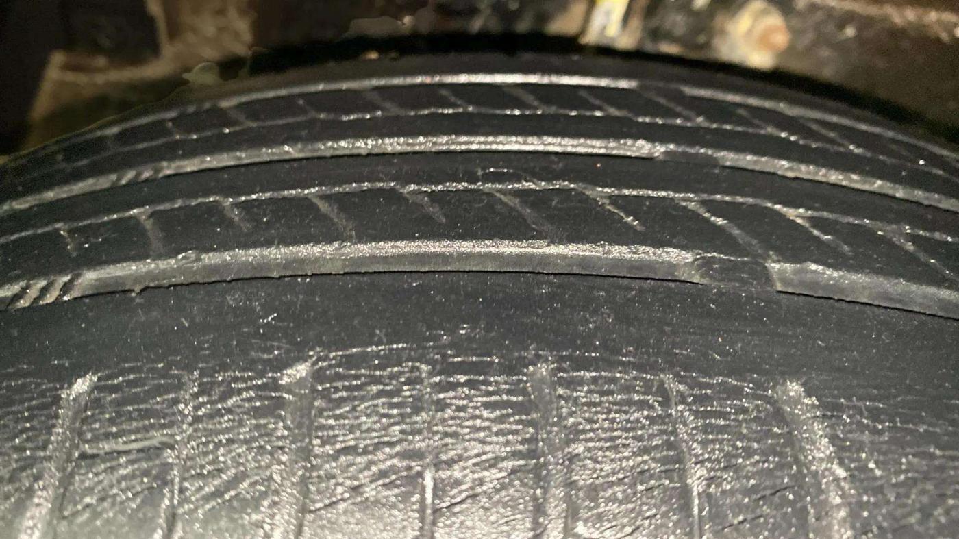 2016 Maruti Ertiga VDI SHVS, Diesel, Manual, 77,621 km, Left Front Tyre Tread