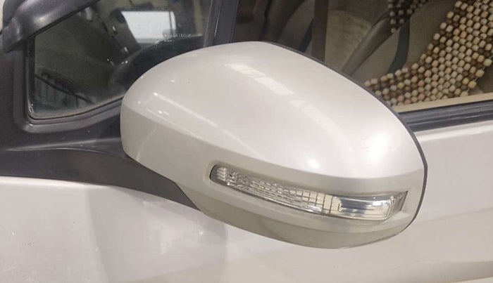 2016 Maruti Ertiga VDI SHVS, Diesel, Manual, 77,518 km, Left rear-view mirror - Mirror motor not working