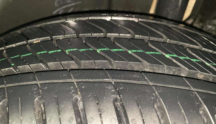 2016 Maruti Ertiga VDI SHVS, Diesel, Manual, 77,518 km, Left Rear Tyre Tread