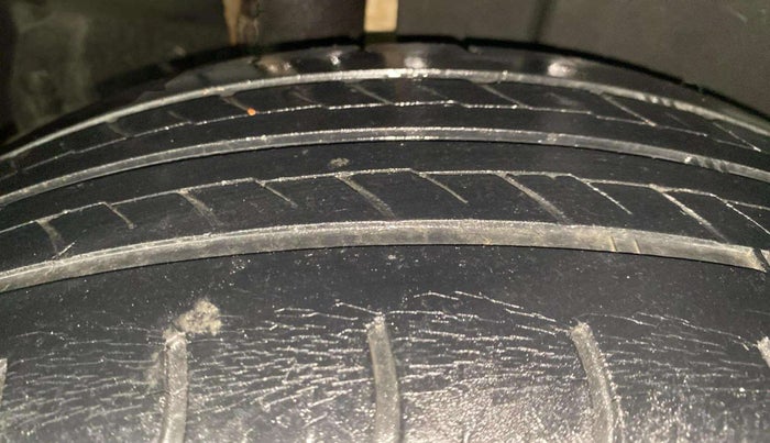 2016 Maruti Ertiga VDI SHVS, Diesel, Manual, 77,518 km, Right Rear Tyre Tread