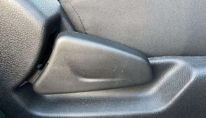 2021 Renault Kwid RXT 1.0 AMT (O), Petrol, Automatic, 16,962 km, Driver Side Adjustment Panel